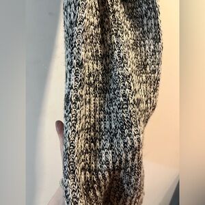 Black and white scarf